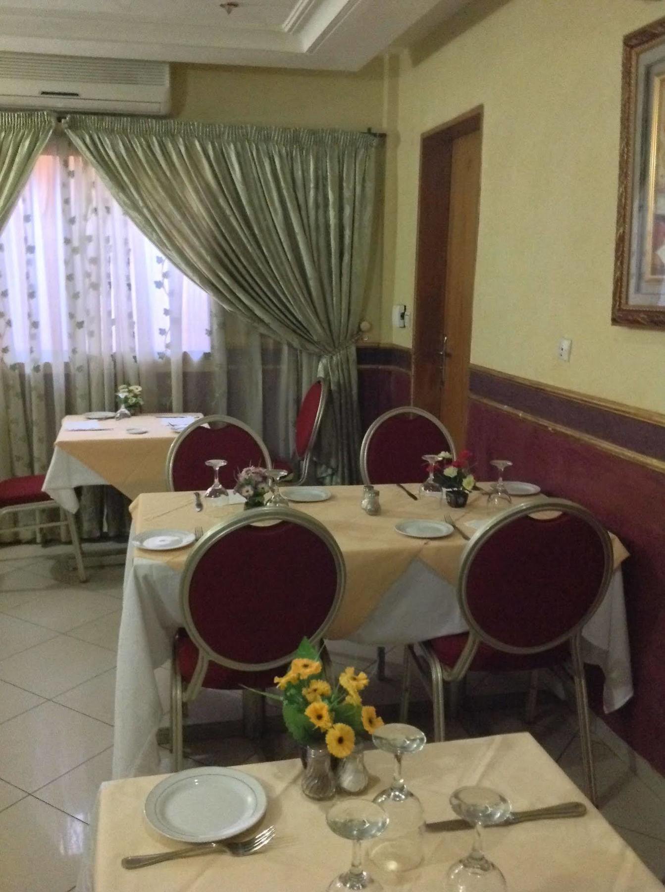 אואגדוגו Faso Hotel מראה חיצוני תמונה