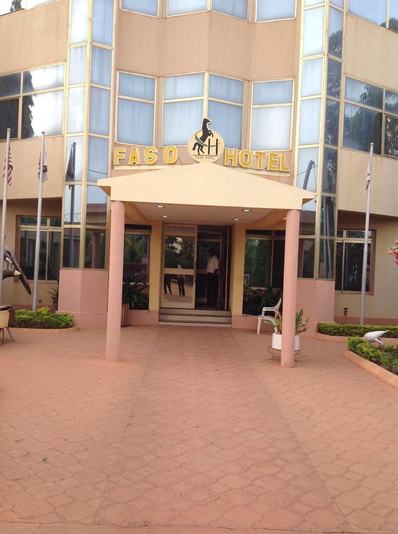 אואגדוגו Faso Hotel מראה חיצוני תמונה